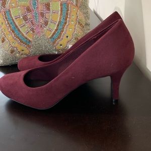 NWT WONENS PUMP SIZE 12